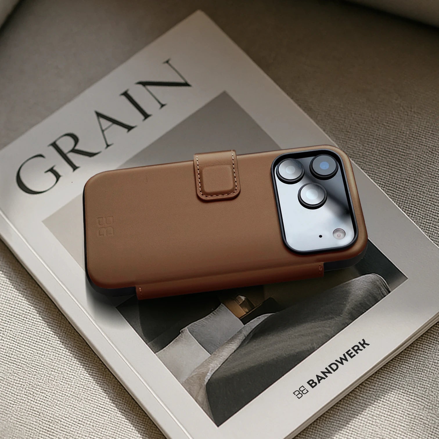 Chocolate / iPhone 17 Pro Max / Folio