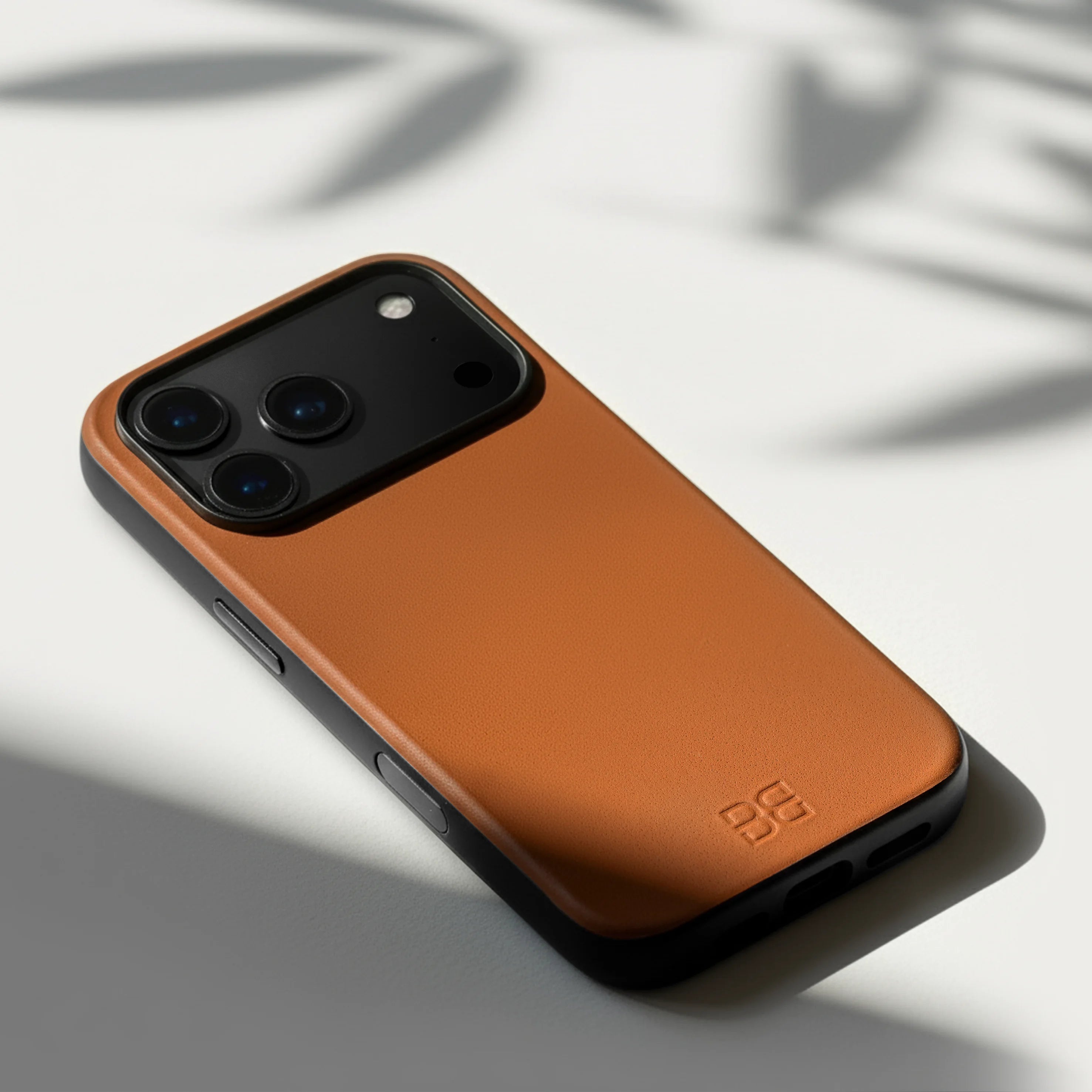 Chocolate / iPhone 17 Pro