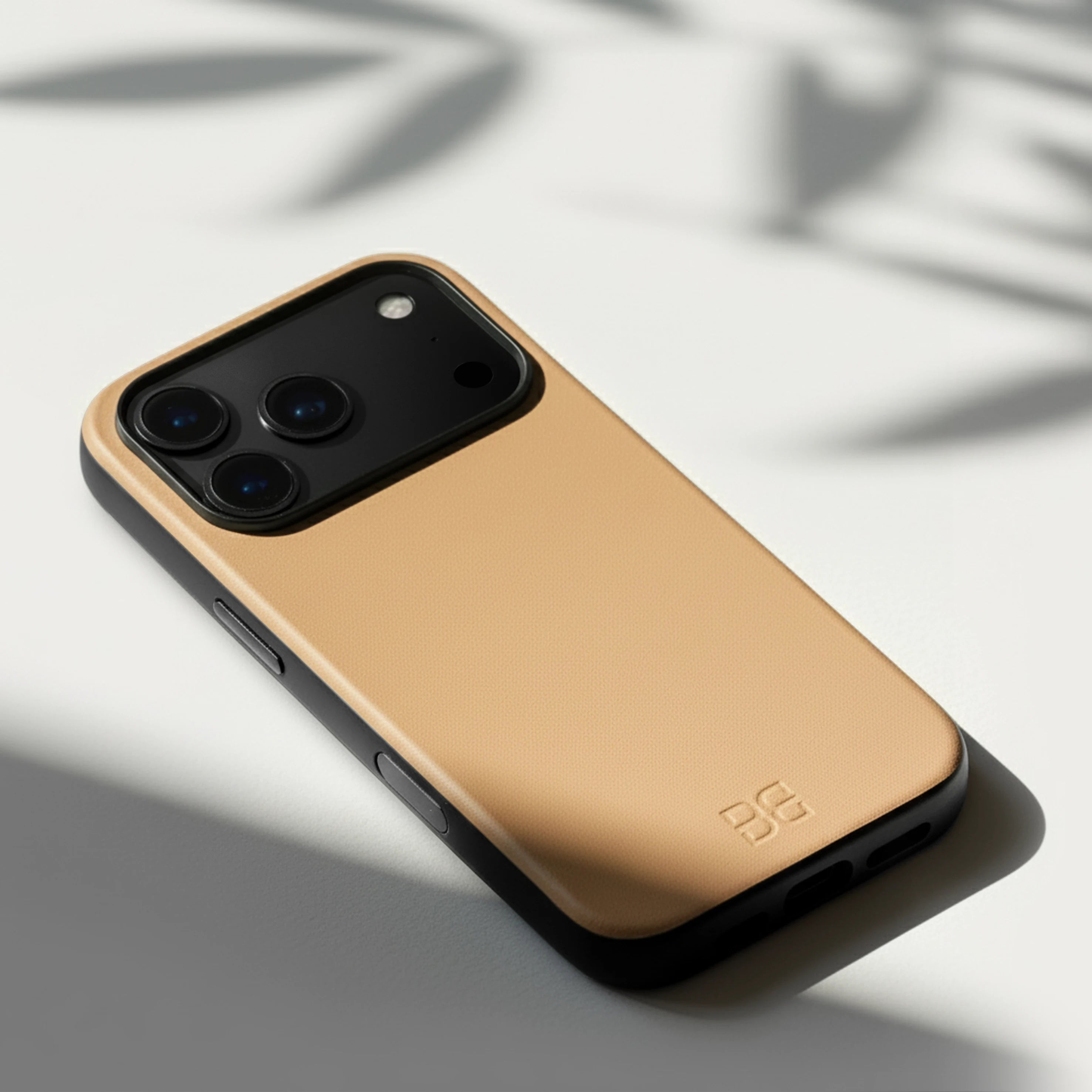 Light Brown / iPhone 17 Pro Max