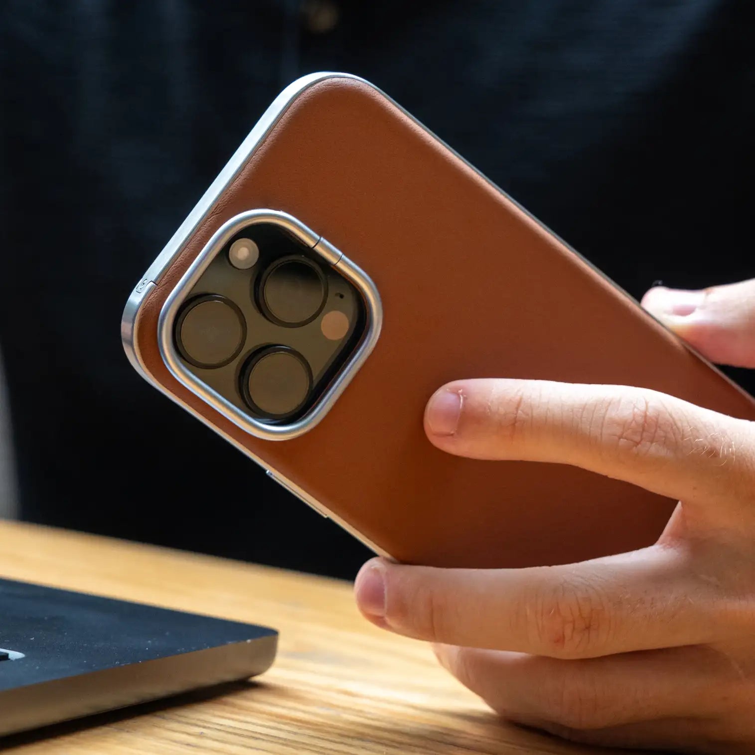 iPhone 16 Pro Max / Silber / Ja