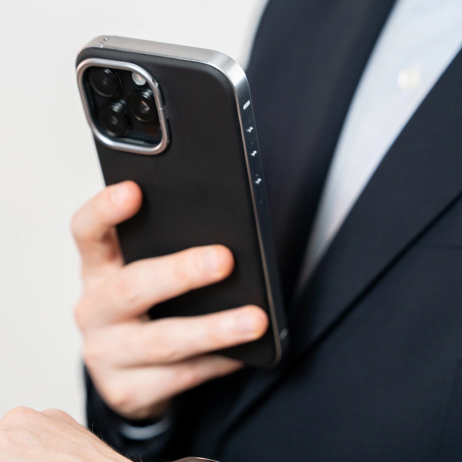 iPhone 16 Pro Max / Silber / Ja / MagPlate