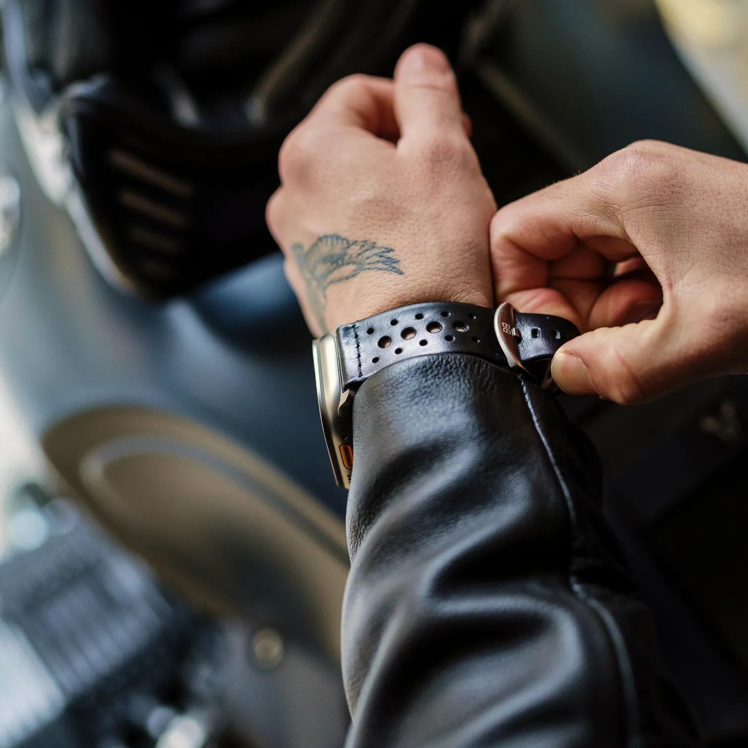 Tiefschwarz / 42mm / Schwarz Poliert