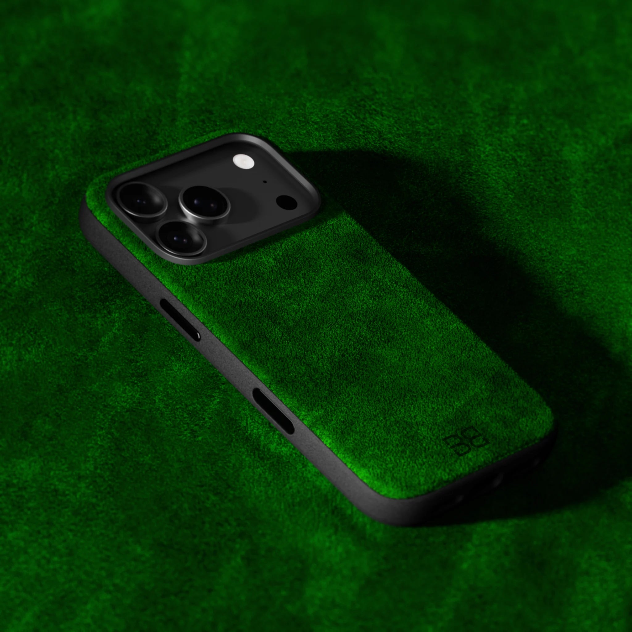 British Racing Green / iPhone 17 Pro